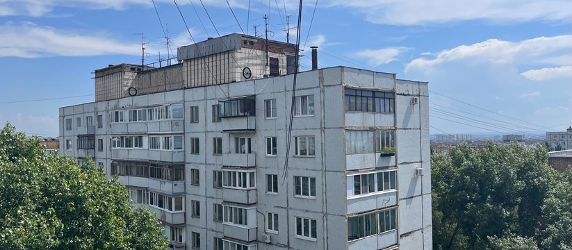 В Казани из окна многоэтажного дома выпал мужчина