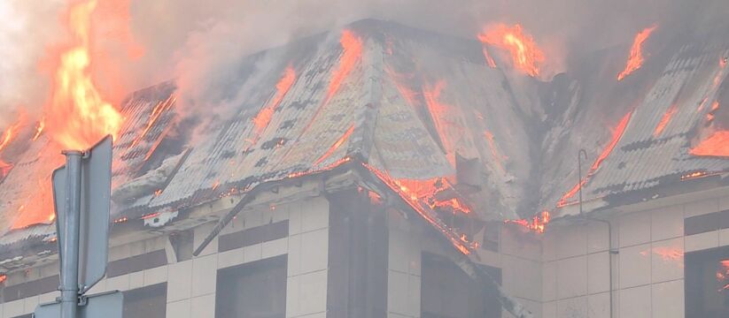 В центре Казани в воскресенье, 14 января, загорелась гостиница с банкетным залом «Астория».
