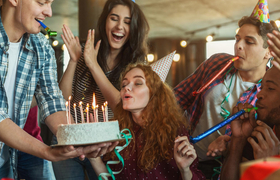 Уютно с родными или шумно в компании: как казанцы празднуют свой день рождения