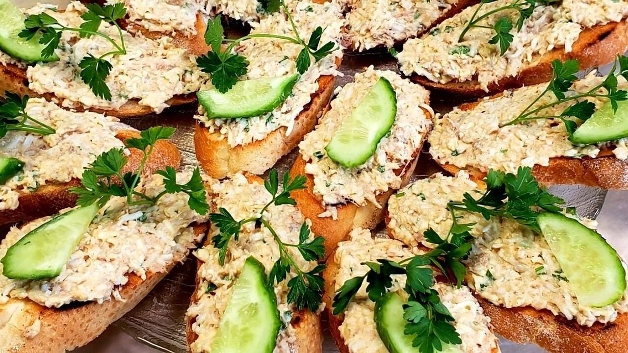 Намазка из трёх продуктов покорила всех — нежнее масла и вкуснее икры Красная икра дорожает, а вкусных закусок на пра...