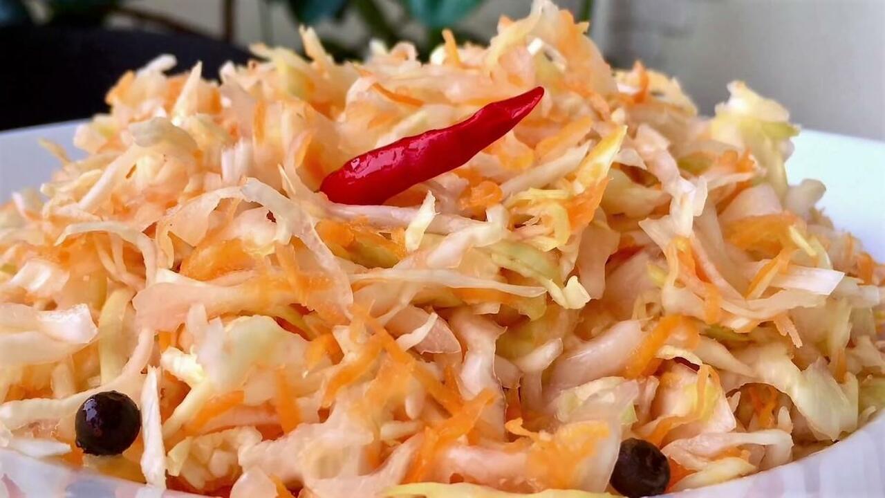 По-настоящему хрустящая и вкуснейшая капуста: рецепт достался по наследству от бабушки Откройте для себя проверенный временем рецепт х...