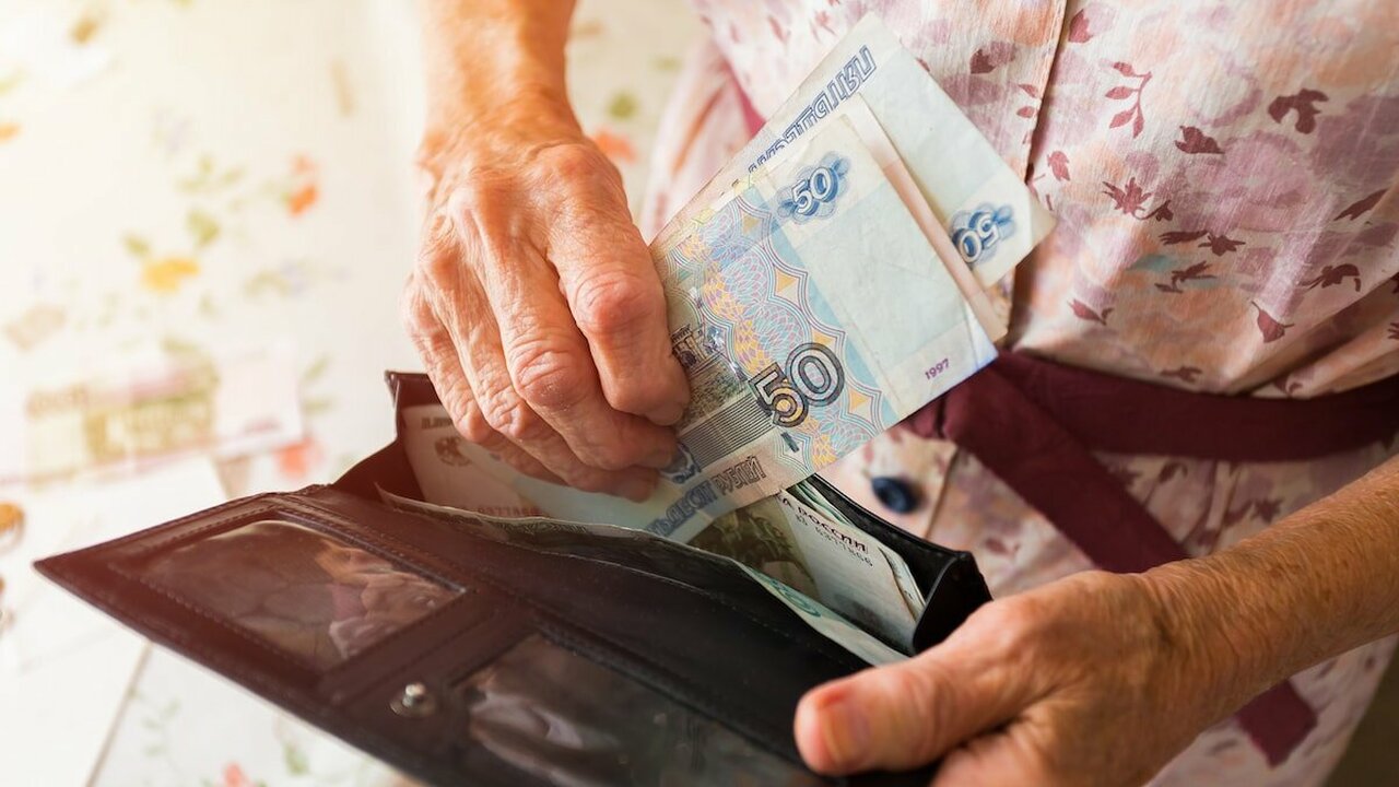 Дождались. Такую сумму начислят всем без исключения пенсионерам начиная с 3 февраля С февраля 2025 года российские пенсионеры начну...