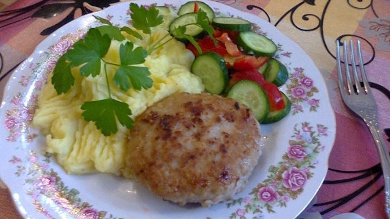 Любая хозяйка знает: приготовить вкусные котлет...