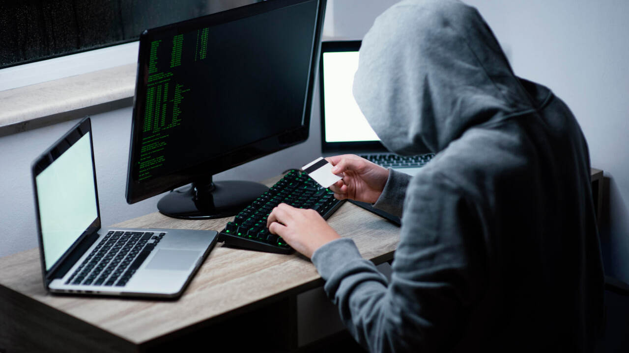 Аналитики информационно-аналитического агентств...