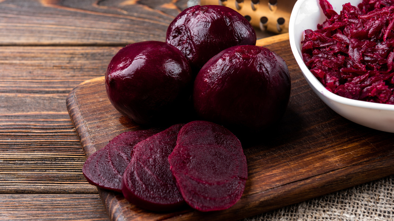 Добавьте ложку в пакет — и свекла сварится вдвое быстрее, став вкуснее обычной Свекла — один из самых полезных и универсальных...