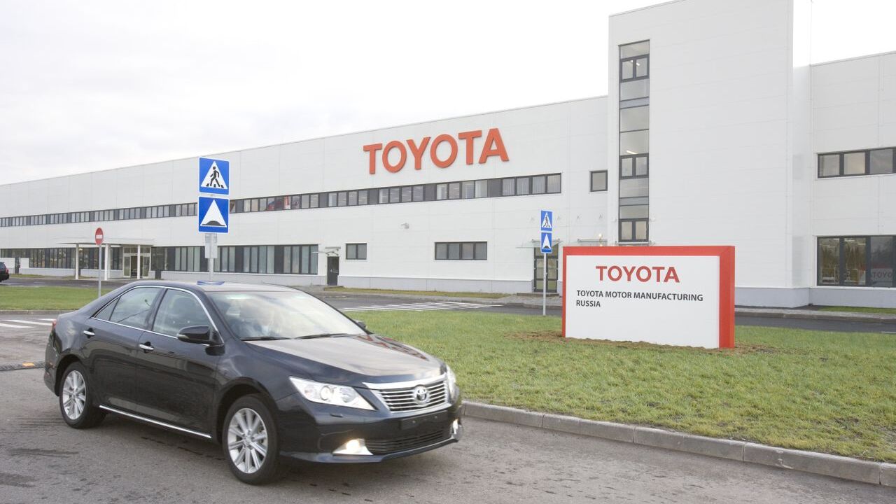 Быстро переобулись: марки Toyota и Lexus приняли новое решение по отношению к россиянам Toyota, Nissan и другие крупнейшие автопроизвод...
