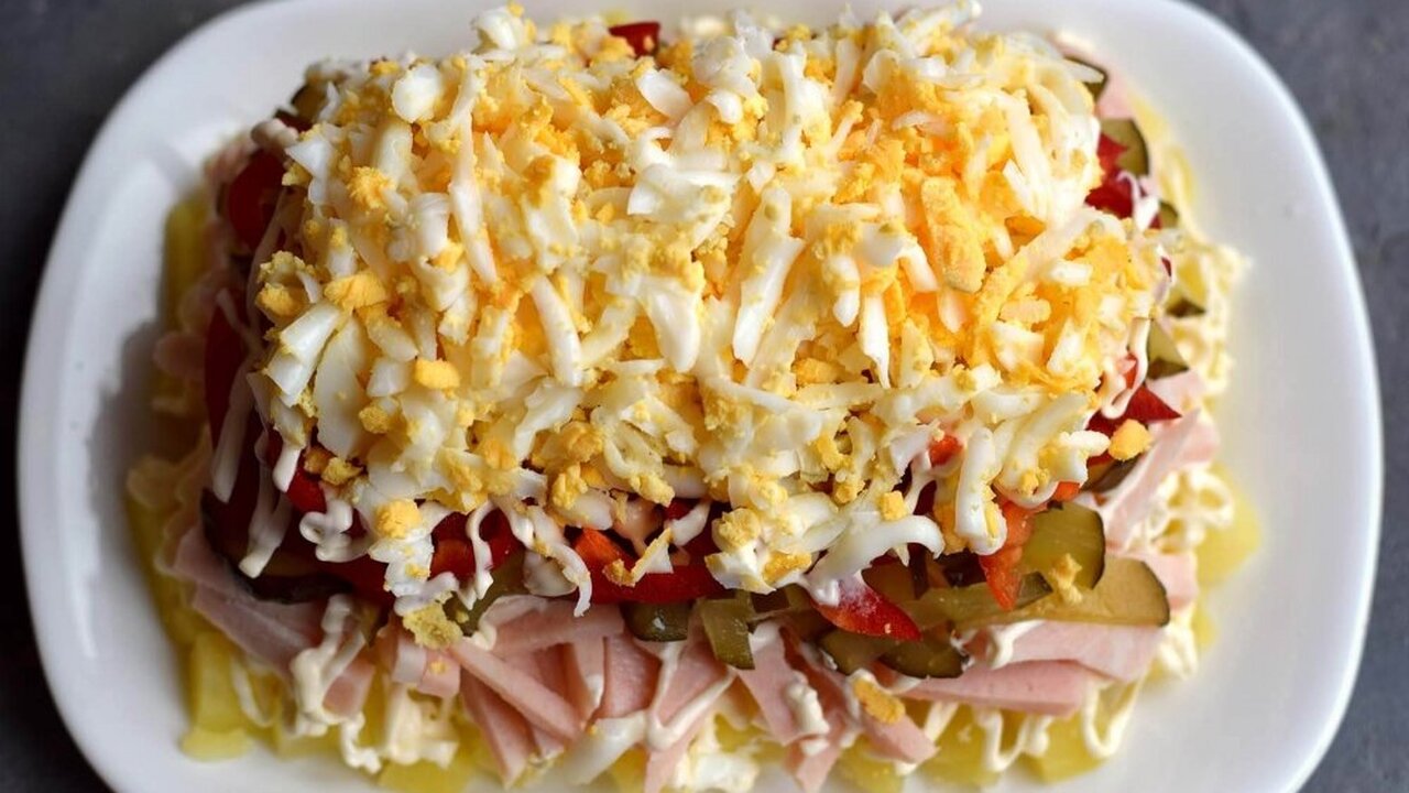 Салат «Простушка» — яркое сочетание бюджетных ингредиентов: вкусно и быстро Если вы ищете рецепт вкусного, яркого и сытного...