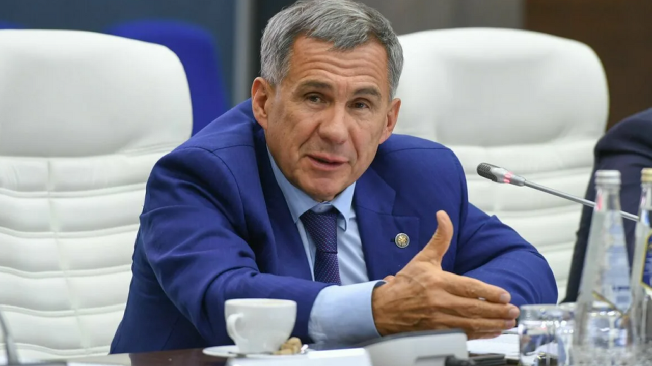 Минниханов сообщил, что многодетные семьи Татарстана получат микроавтобусы 8 июля, в честь Дня семьи, любви и верности, со...
