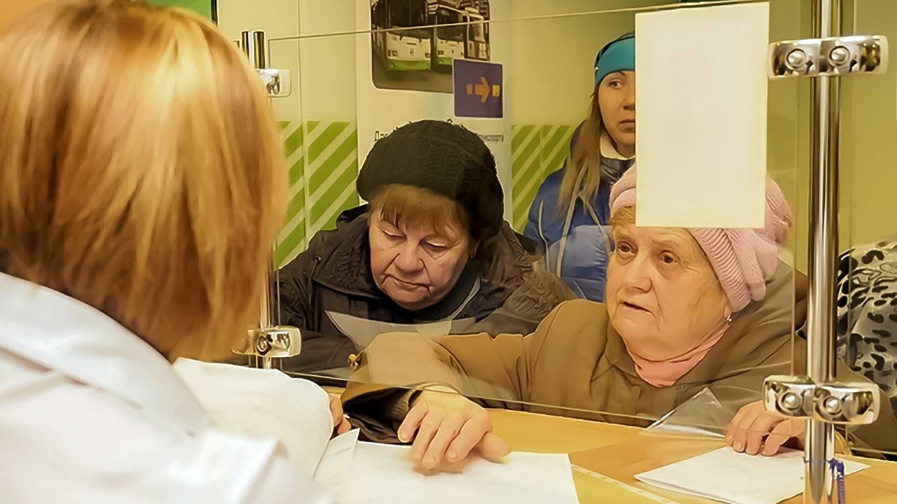 Выплату льгот и субсидий приостановили: россиян старше шестидесяти лет ждёт грустный сюрприз С 2025 года проценты по вкладам учитываются в д...