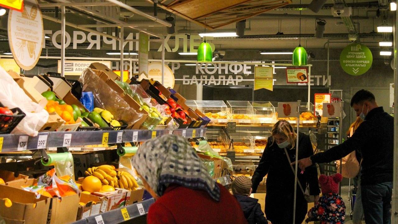 Как продавцы в «Пятёрочке» теперь играют на доверии пенсионеров: вот, такой трюк проворачивают по вашим пенсионным Сеть супермаркетов «Пятерочка» недавно обновила...