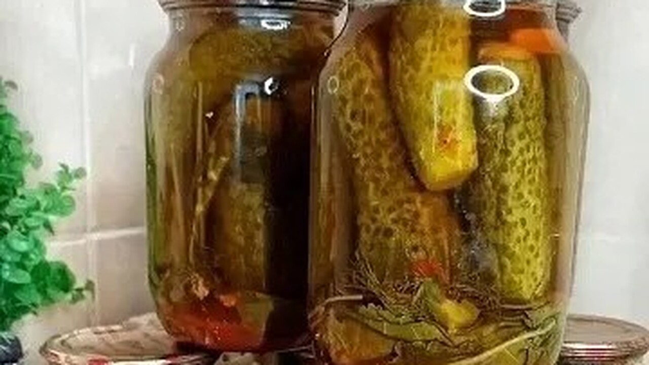 Вкуснейший рецепт засолки хрустящих огурчиков: очень просто и быстро Этот рецепт позволит вам заготовить вкусные, хр...