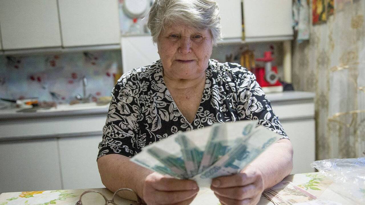Российским пенсионерам в ряде регионов стало до...