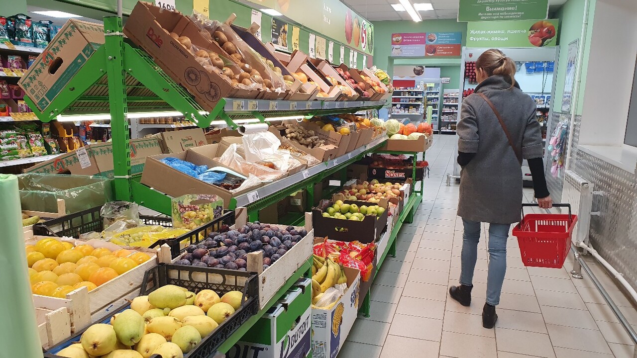 Зачем продавцы «Магнитов» и «Пятерочек» забирают маленькие пакетики с бананами? Ответ вас удивит Бананы, один из самых популярных и любимых фрук...