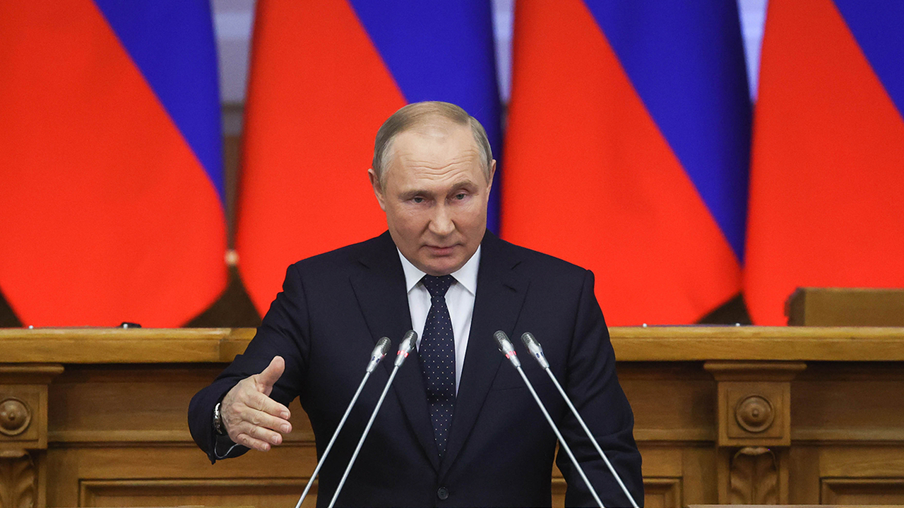 Мало кто заметил: фраза Путина, которая напугала не только Киев, но и Запад Михаил Хазин рассказал, как Путин сорвал планы ...
