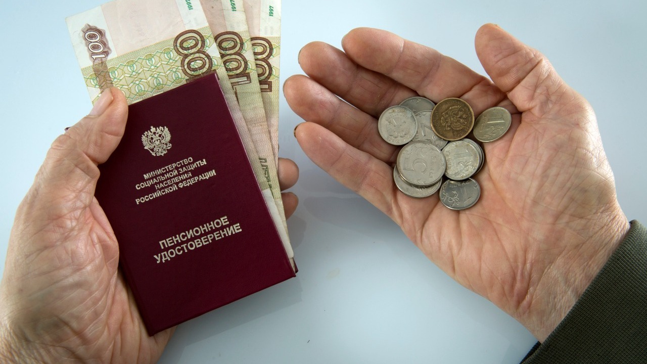 «Пришлют вместе с пенсией в феврале»: всех, кто уже получает пенсию, ждет новый сюрприз Новая инициатива по выплате бонусов российским ...