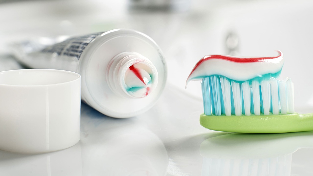 Популярную у россиян пасту Colgate сняли с продажи: зафиксированы опасные побочные эффекты Зубная паста Colgate Total Clean Mint запрещена...