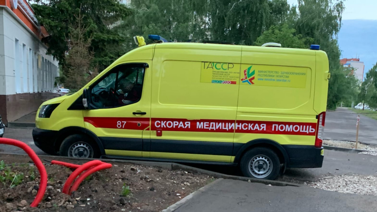 30 врачей в Татарстане спасли от смерти пациентку с тотальным поражением легких После отключения от ЭКМО у неё развился пневмот...
