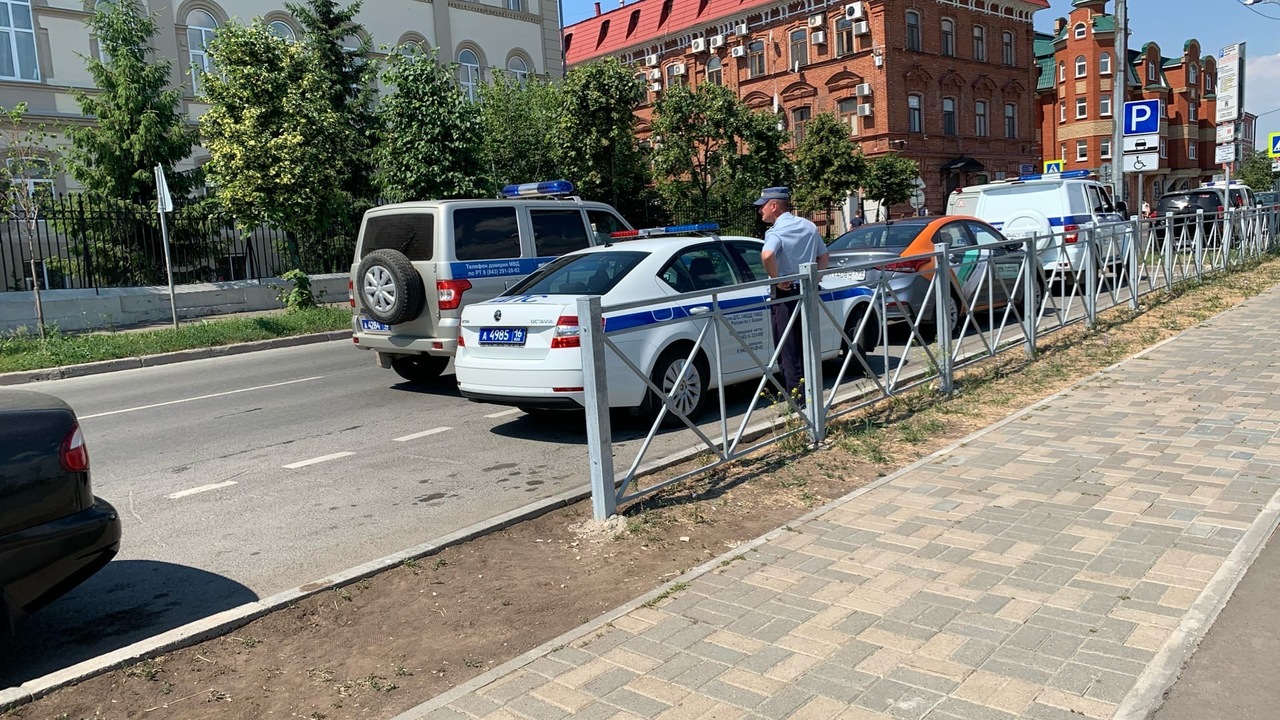 Положите в бардачок и не рискуйте зря: что именно могут потребовать сотрудники ГАИ на дороге Дачный сезон возвращает на дороги плотный поток...