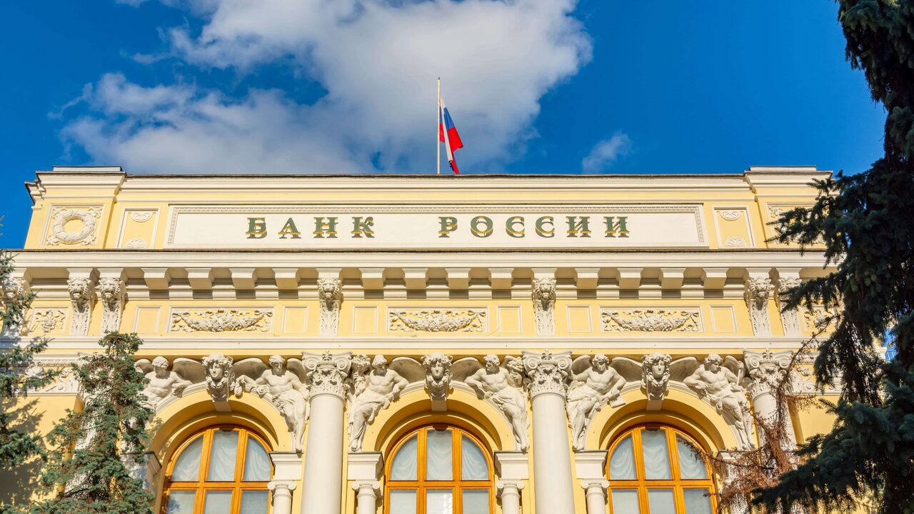 У ЦБ не будет выхода, готовьтесь: россиян, имеющих вклады и кредиты в рублях, предупредили Центробанк может снизить ключевую ставку уже в ...