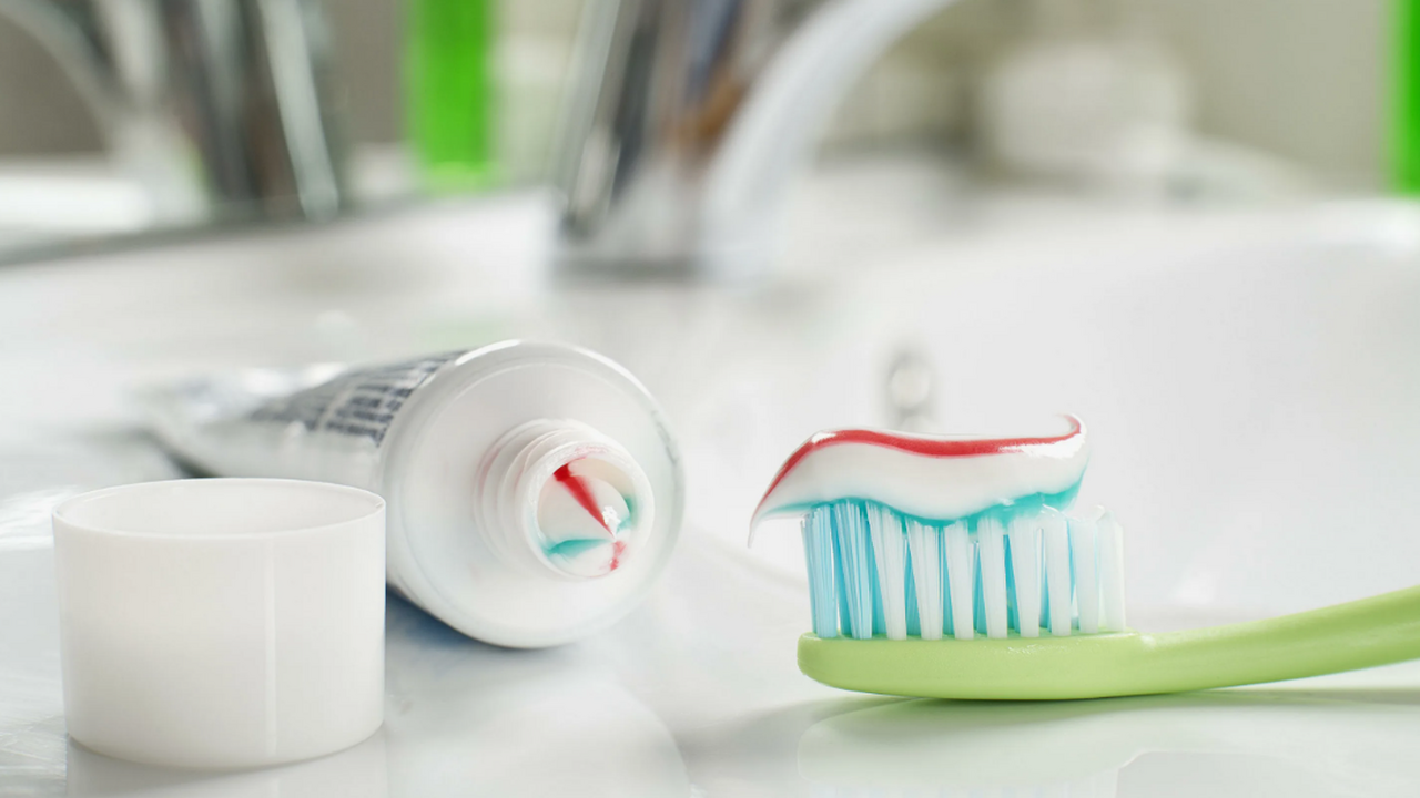 Популярную у россиян пасту Colgate уже сняли с продажи: зафиксированы опасные побочные эффекты в Бразилии официально запрещена зубная паста Co...