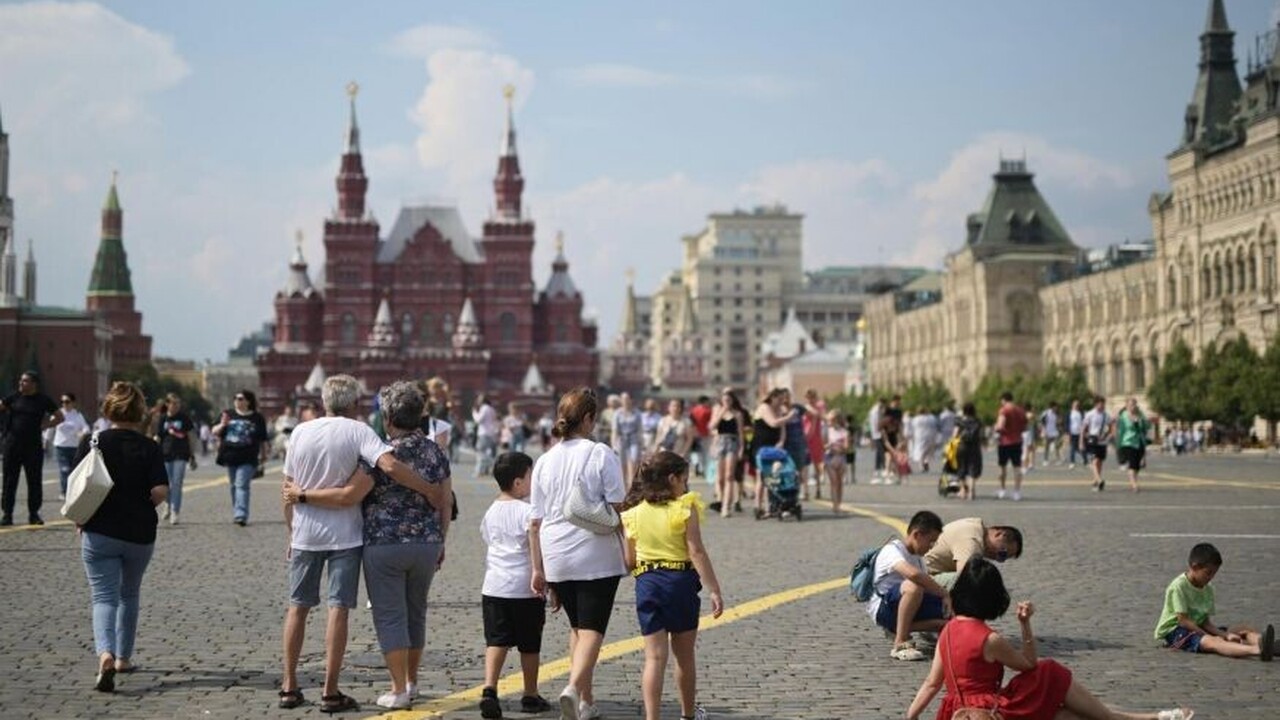 Россиянам устроили сразу 11 дней отдыха подряд в июне: длинные выходные и сокращенная рабочая неделя Июнь 2025 года удивит россиян рекордным количес...