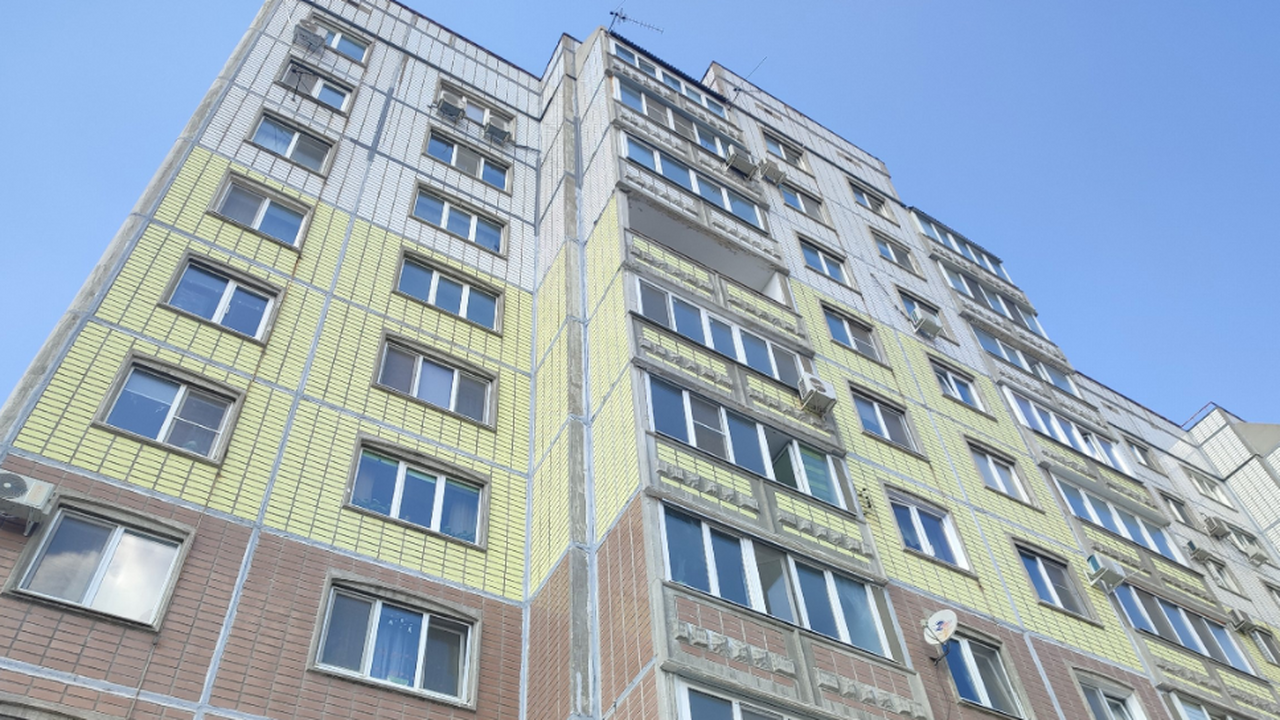 В Казани студент упал из окна высотки на Глушко и погиб Он был студентом университета