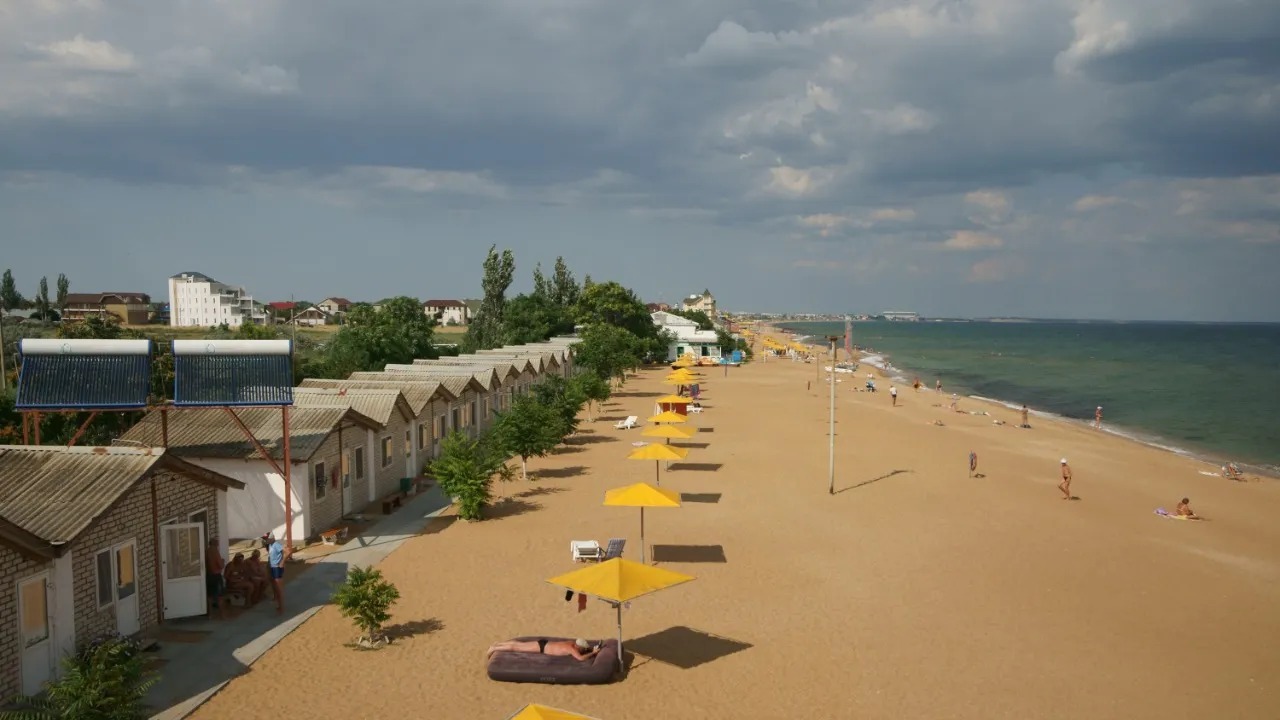 План искупаться в привычном месте у моря может ...