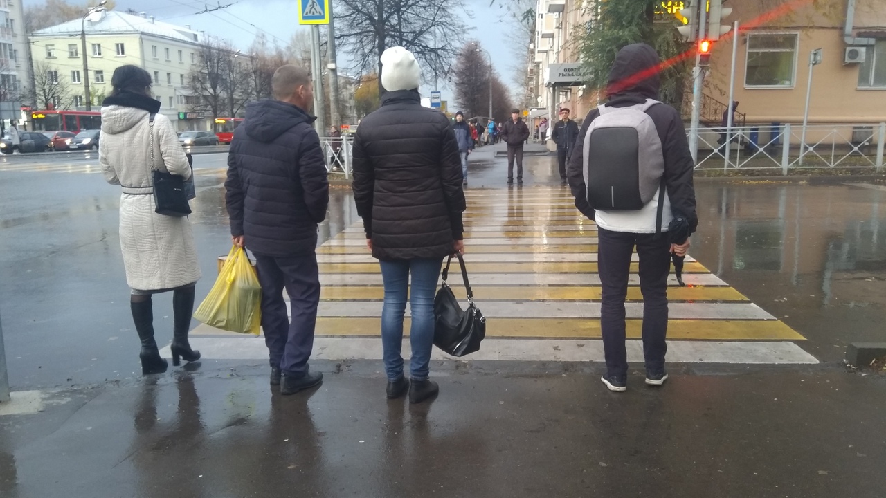 Старые нормы больше не работают: Верховный суд изменил статус пешехода на переходе Каждый водитель знает: подъезд к пешеходному пе...