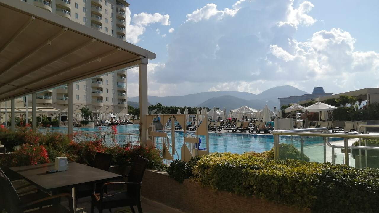 Роскошный отдых за сущие копейки: Самые лучшие страны для путешествий, в которых сейчас рады россиянам Пока Турция стремительно дорожает и теряет элем...