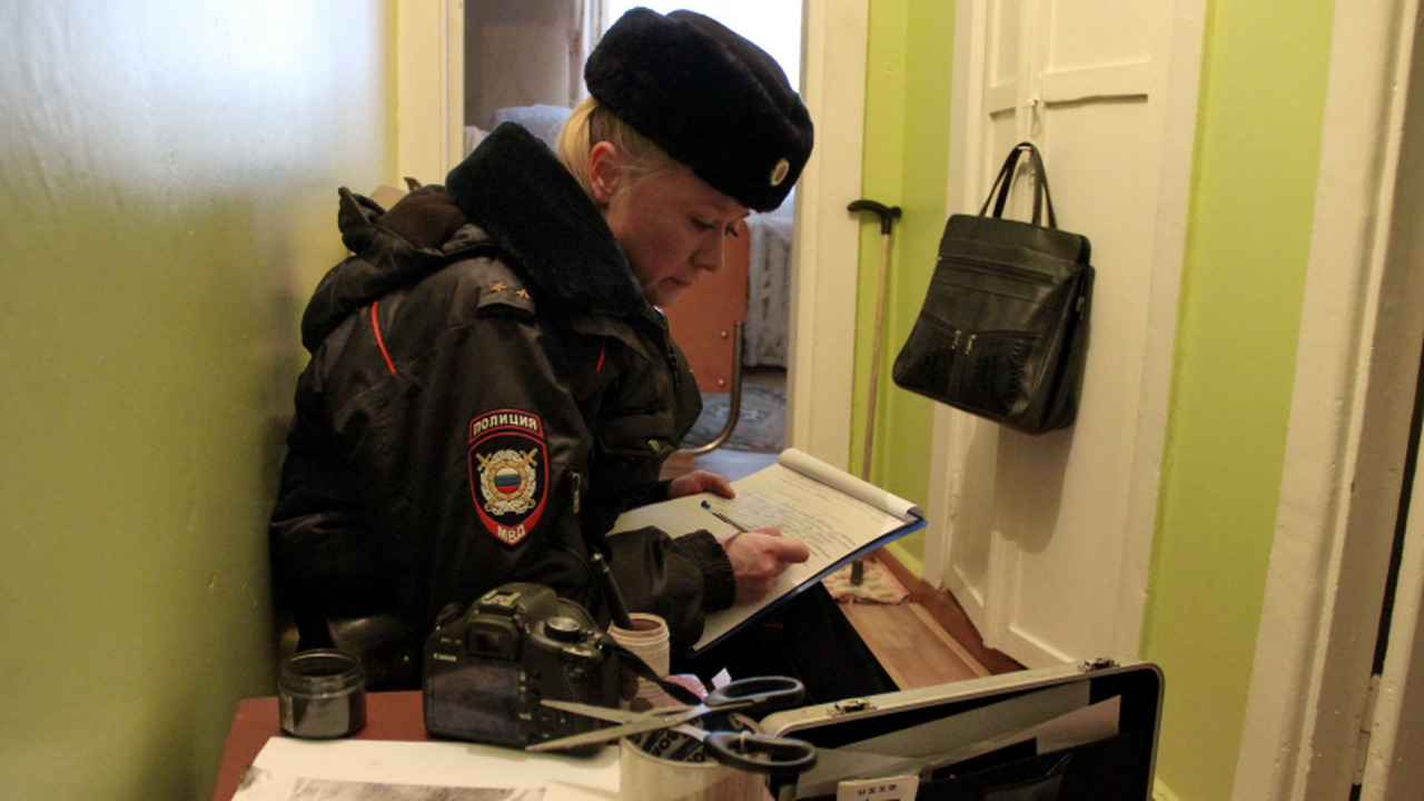 Как в фильме ужасов: человеческая кровь растеклась по стенам квартир российской многоэтажки В Москве на улице Грина произошло необычное явл...