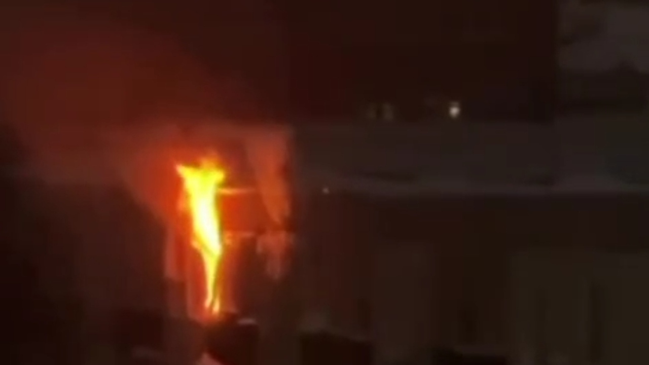 В Казани на улице Мавлютова произошёл пожар в к...