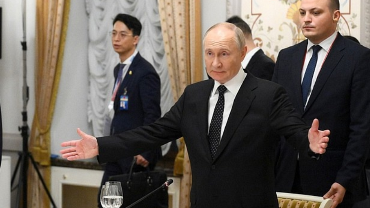 Семья погибшего в зоне СВО татарстанца сидела около Путина на параде Сергей Чебнев родом из села Рыбная Слобода (Тат...
