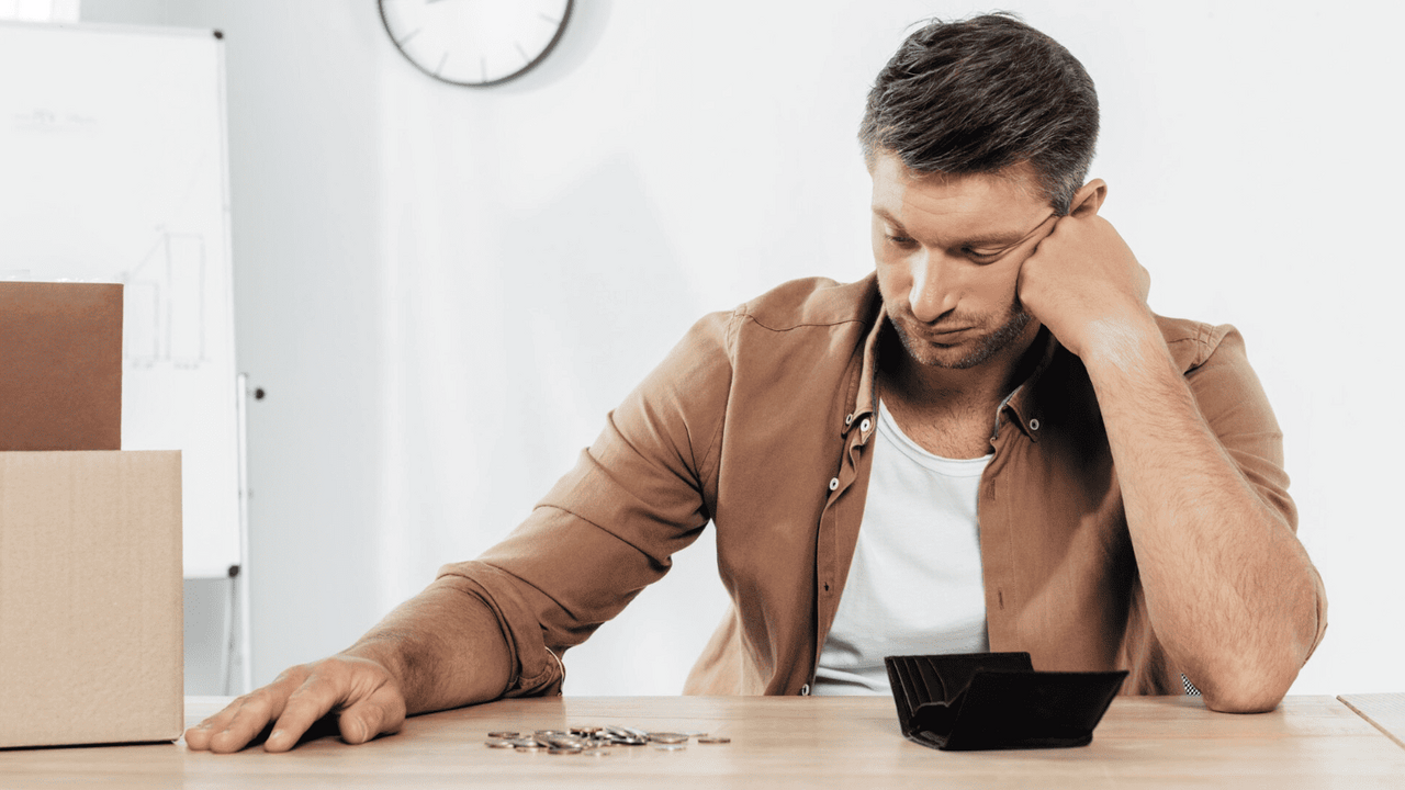 «Мне казалось, я контролирую ситуацию»: истории казанцев, которые выбрали банкротство, чтобы спасти семью, бизнес и нервы  Жизнь в долгах — это не приговор. Юристы компа...