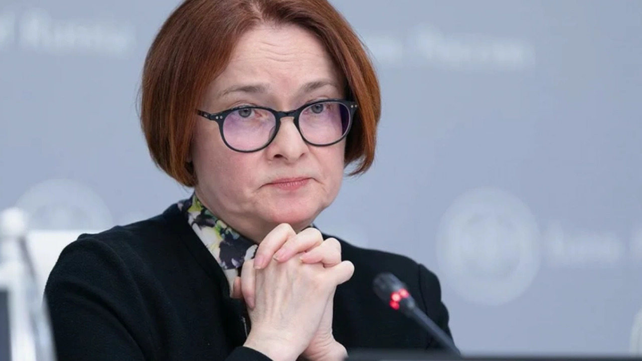 "У нас нет выхода, держитесь": глава Центробанка предупредила о страшном россиян, имеющих вклады и кредиты Глава Центробанка России Эльвира Набиуллина соо...