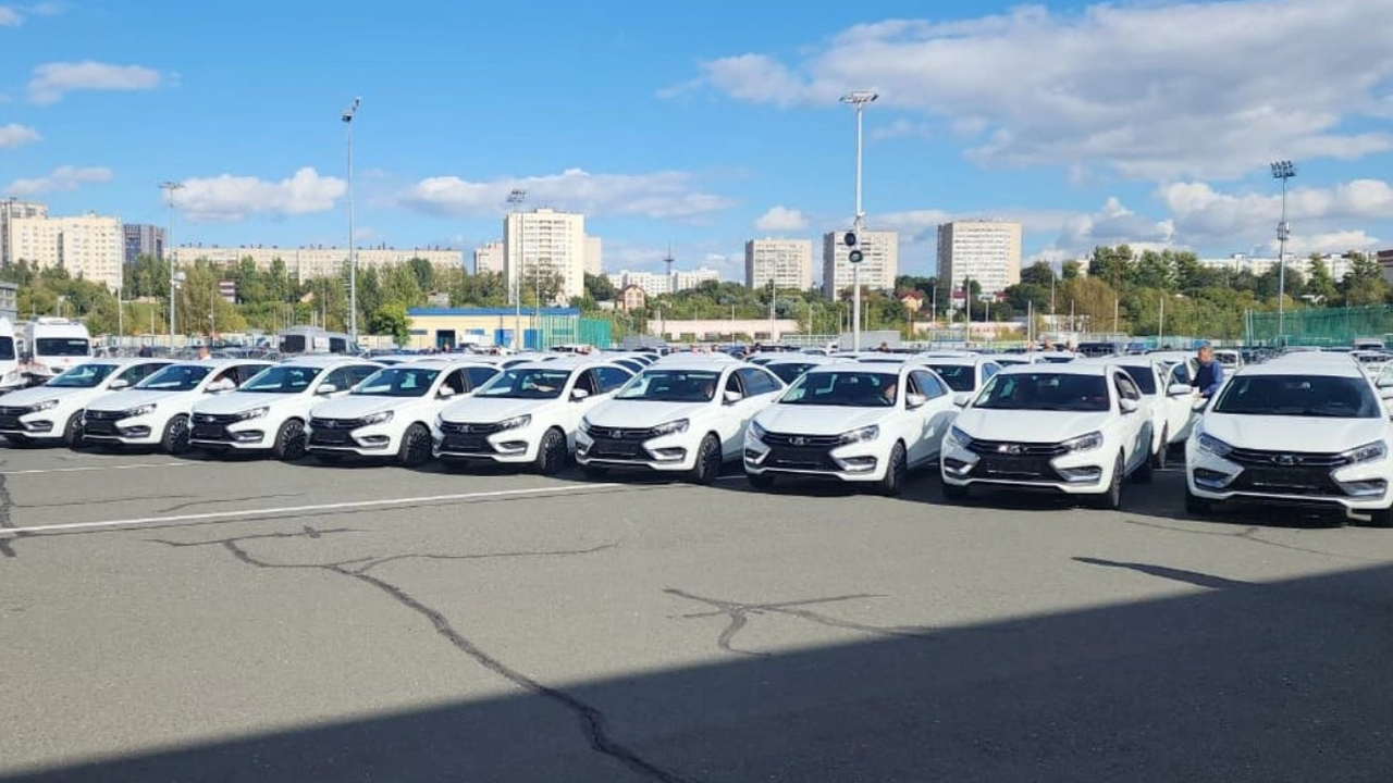 В Татарстане начали использовать новые Lada Aura для нужд госучреждений В Татарстан поступила первая партия Lada Aura д...