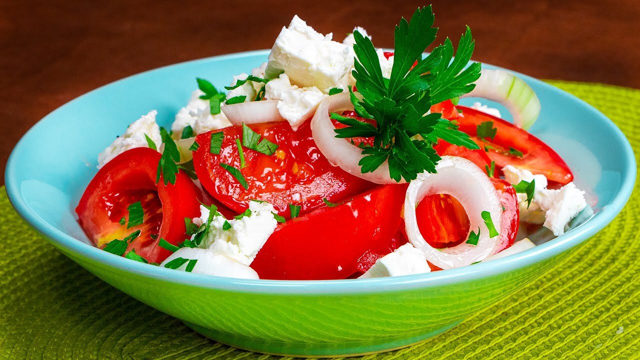Салат с помидорами и фетой: простота и вкус, которые нельзя забыть Салат с помидорами и фетой — это универсальное ...