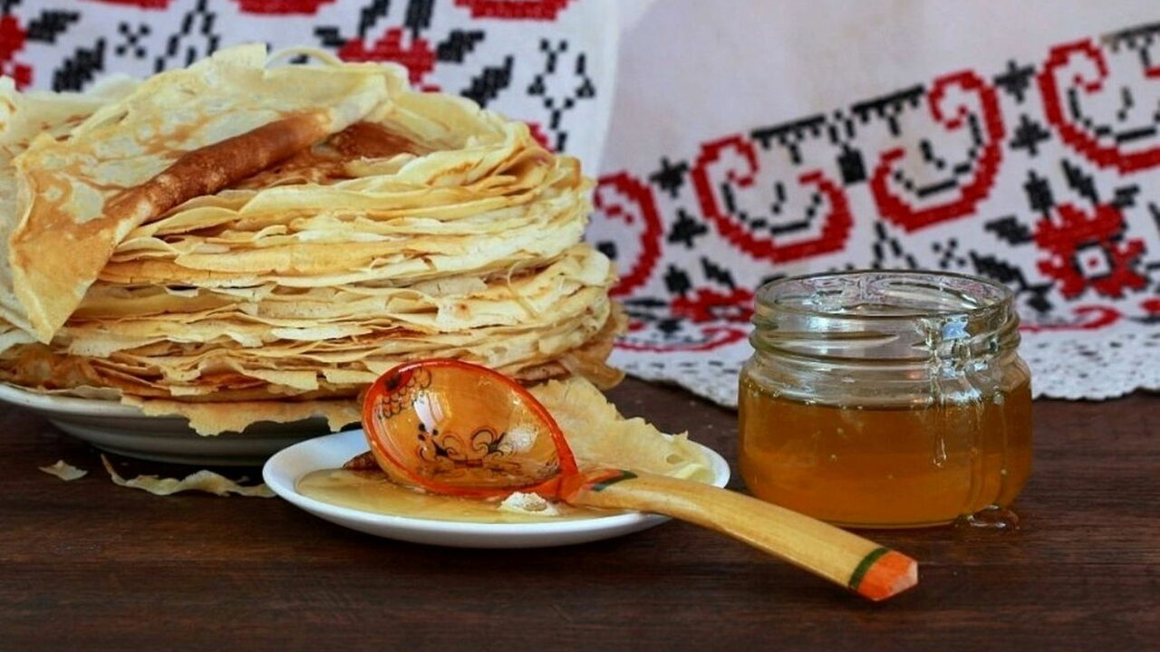 Гости будут в восторге от этой вкуснятины: простой рецепт тонких старорусских блинов на Масленицу Масленица — это не только прощание с зимой, но ...