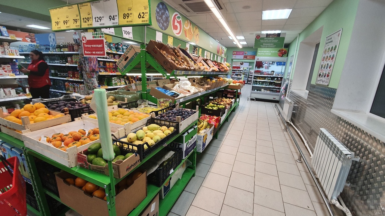 Как продавцы «Пятёрочки» обманывают россиян: раскрываем 5 трюков, с помощью которых они зарабатывают на покупателях Работа в розничной торговле порой раскрывает не...