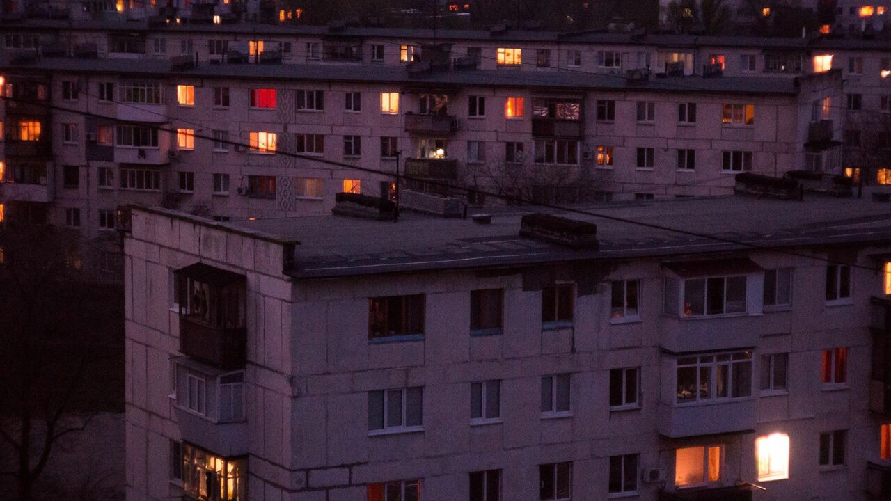 БПЛА прилетел в жилое здание в Москве: что известно на данный момент На западе Москвы обломки беспилотника частично ...