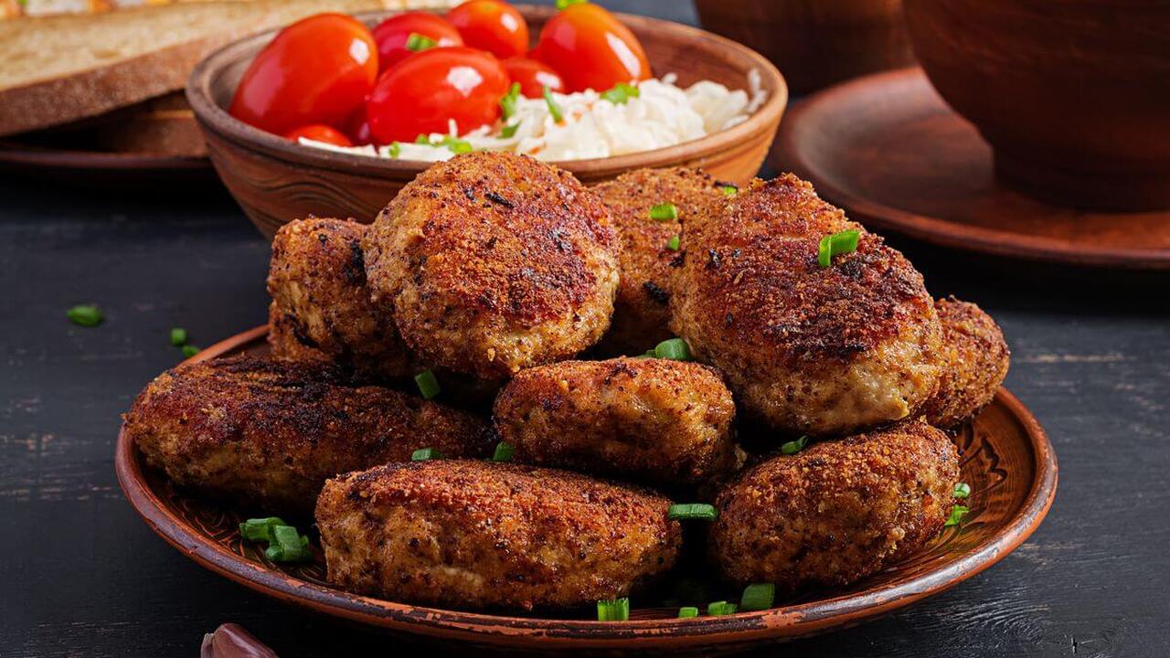 Котлеты — один из самых популярных мясных полуф...