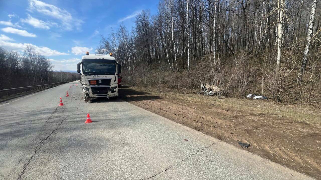 Пара погибла в жутком ДТП в Татарстане: прокуратура начала проверку Все случилось утром 9 апреля 2025 года