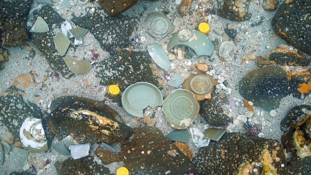 Недалеко от Тэана водолазы обнаружили груз из 8...