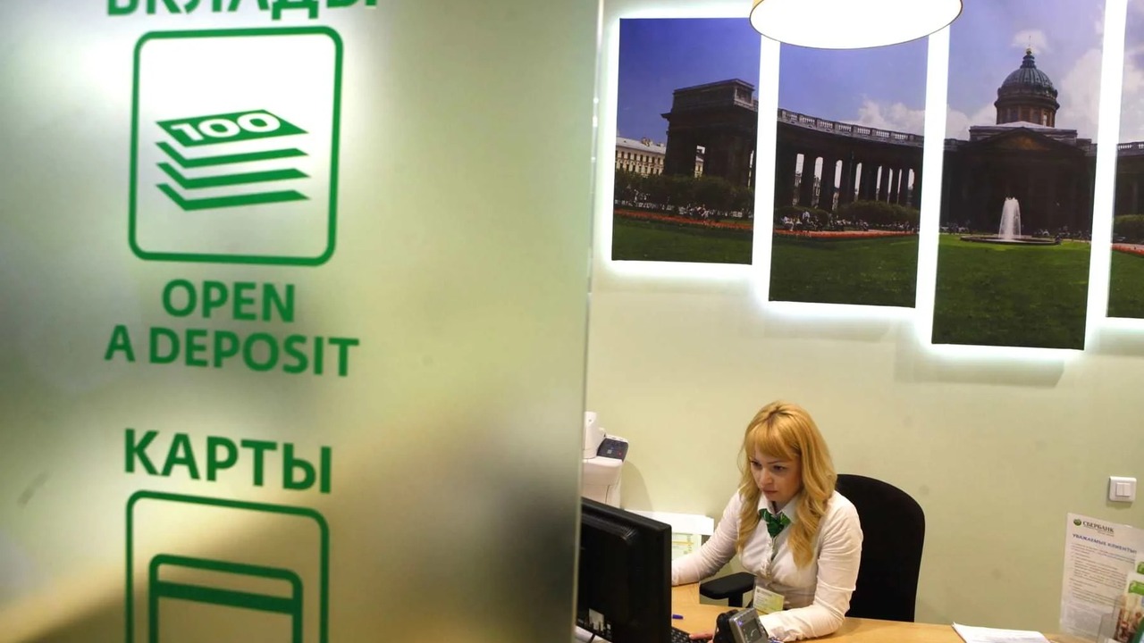 Ставки падают. Нужно ли в августе закрывать вклады и куда переложить сбережения С начала августа банки стали массово снижать пр...