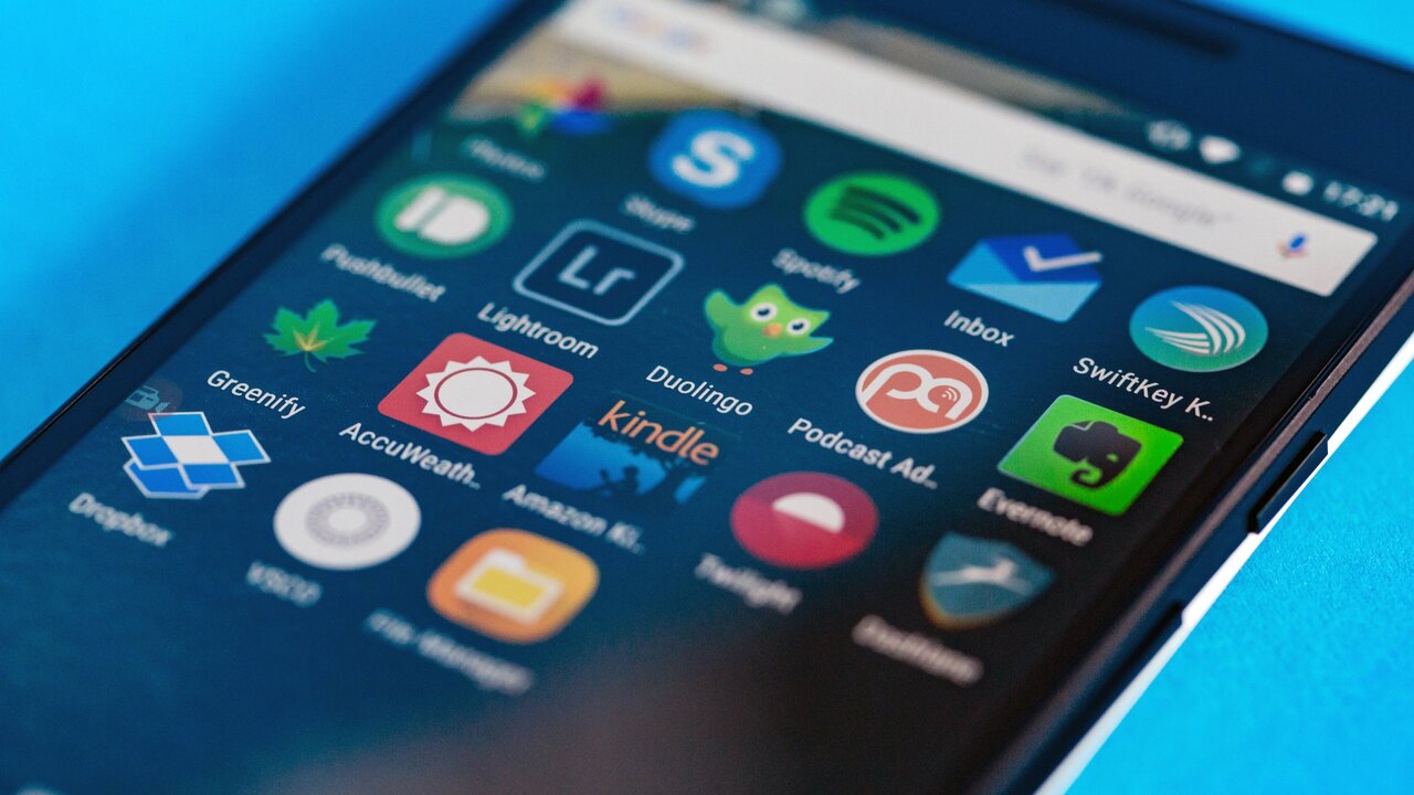 Все, кто пользуется системой Android, очень рискуют: мошенники научились красть деньги с телефонов россиян без звонка На Android-устройствах появились вирусы CraxsRA...