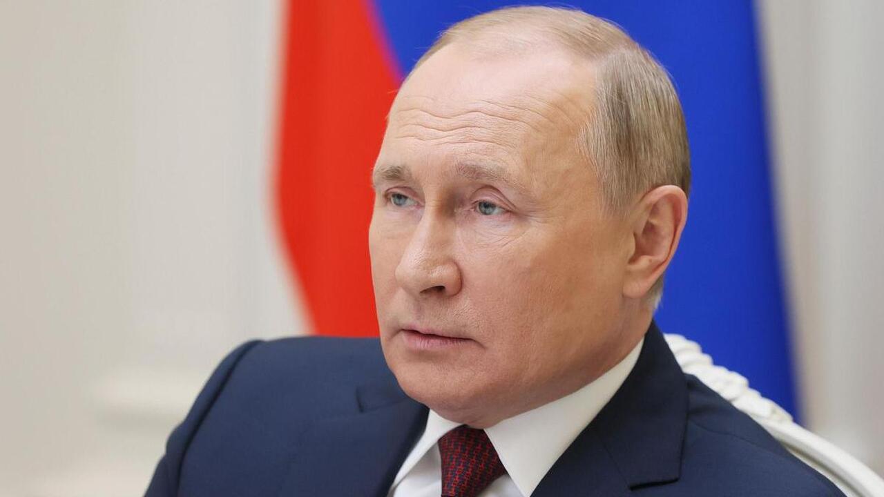 Владимир Путин поделился секретом, который помог ему сохранить остроту зрения Владимир Путин поделился личным опытом, как отк...