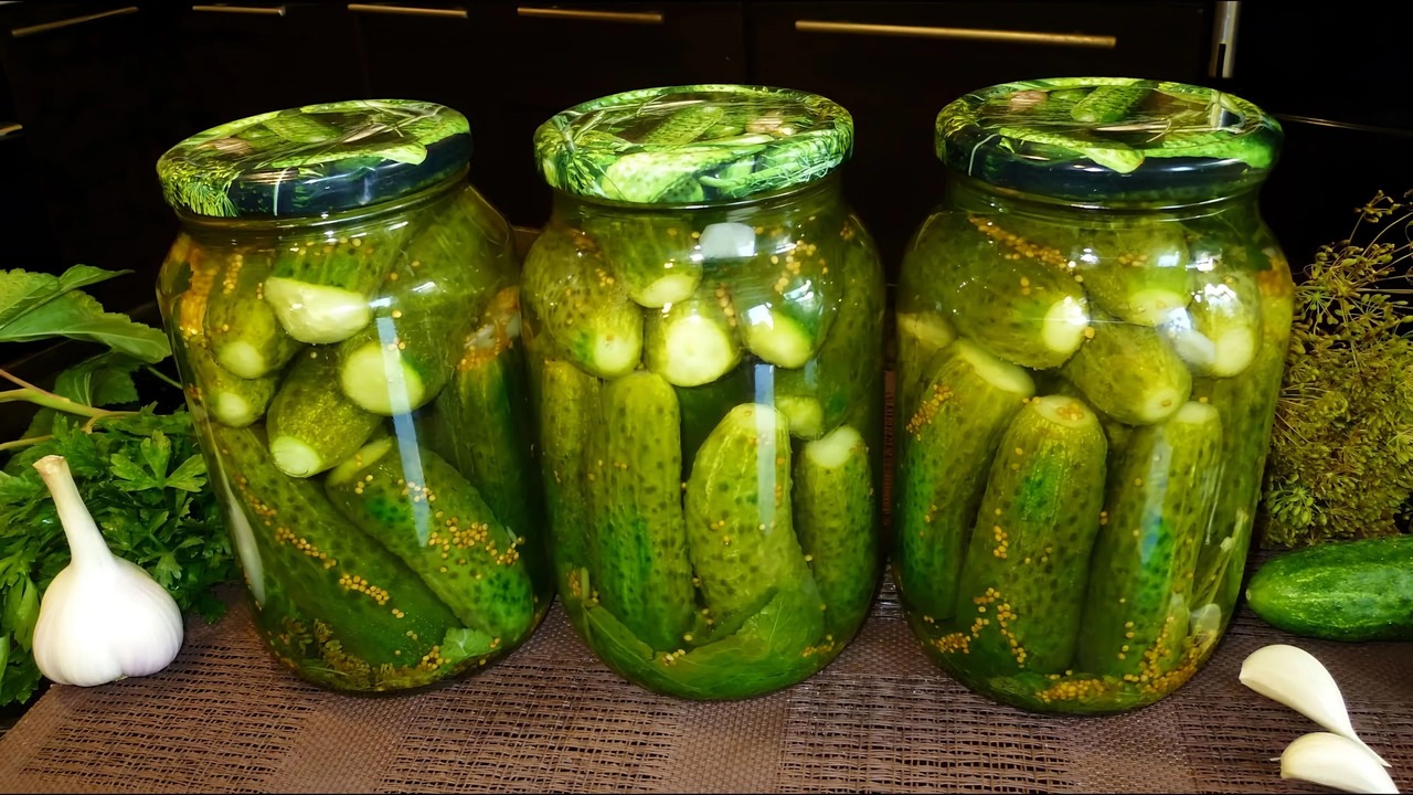 Вкуснейший рецепт засолки хрустящих огурцов: простой и быстрый рецепт Простой и быстрый рецепт засолки хрустящих огур...