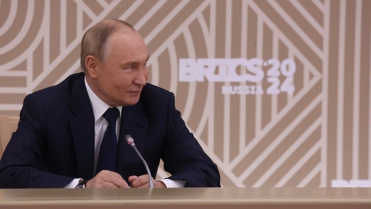 Кремль отметил особые заслуги жителей Татарстана Президент Владимир Путин присвоил государственн...