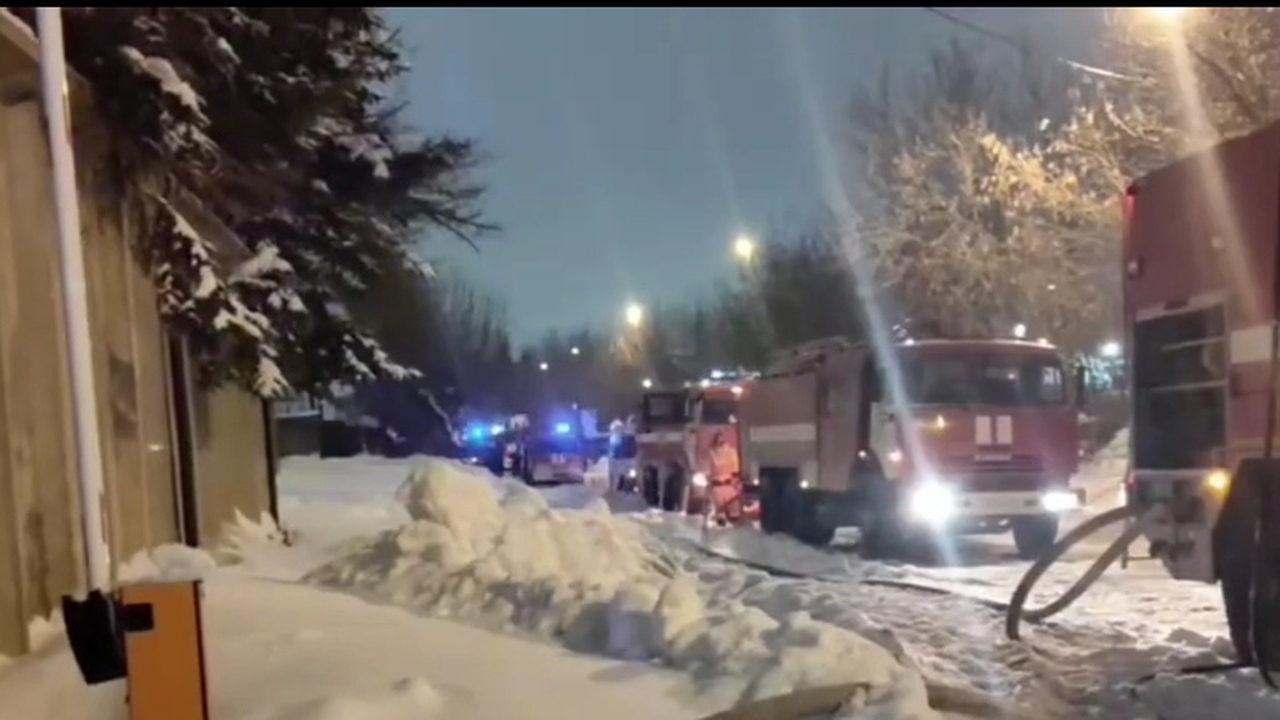 Ночью в Казани на улице Тэцевской произошёл пож...