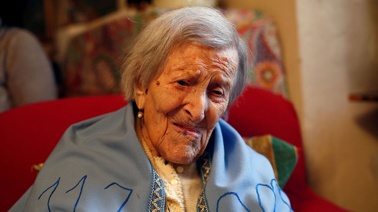 За долгие 117 лет, которые она прожила, не ела ни фруктов, ни овощей, но в ее меню на протяжении жизни было всего одно блюдо Женщина, прожившая долгую жизнь, раскрыла секре...