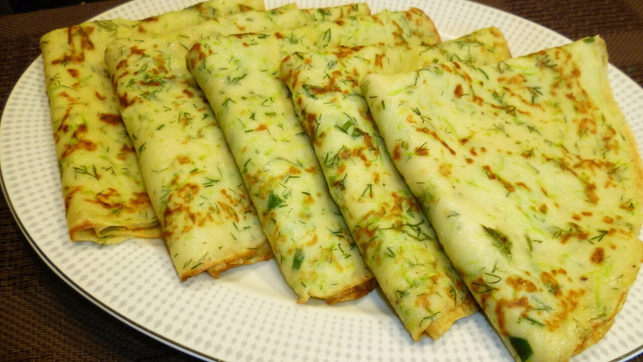 Кабачковые блинчики с мясом — это удачное сочет...
